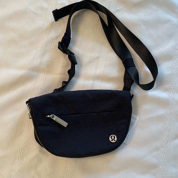 lululemon athletica Handbags - Black Lululemon all-night micro festival bag, zip top. NWT